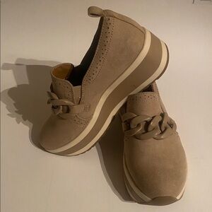 Charlies Beige casual loafer with Chain Accent